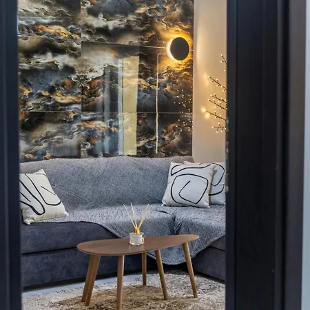 Secret Diamond Apartment